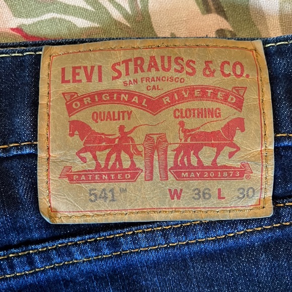 LEVIS size 36W x 30L 541 Style Jean Cotton Stretch StraightLeg ZipperFly
$79 - Picture 4 of 16